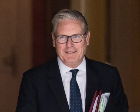 Starmer criticized for not displaying England flag during World Cup campaign