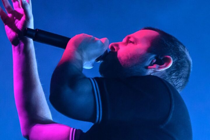 The Streets deliver powerful live rendition of 'A Grand Don't Come for Free' in London