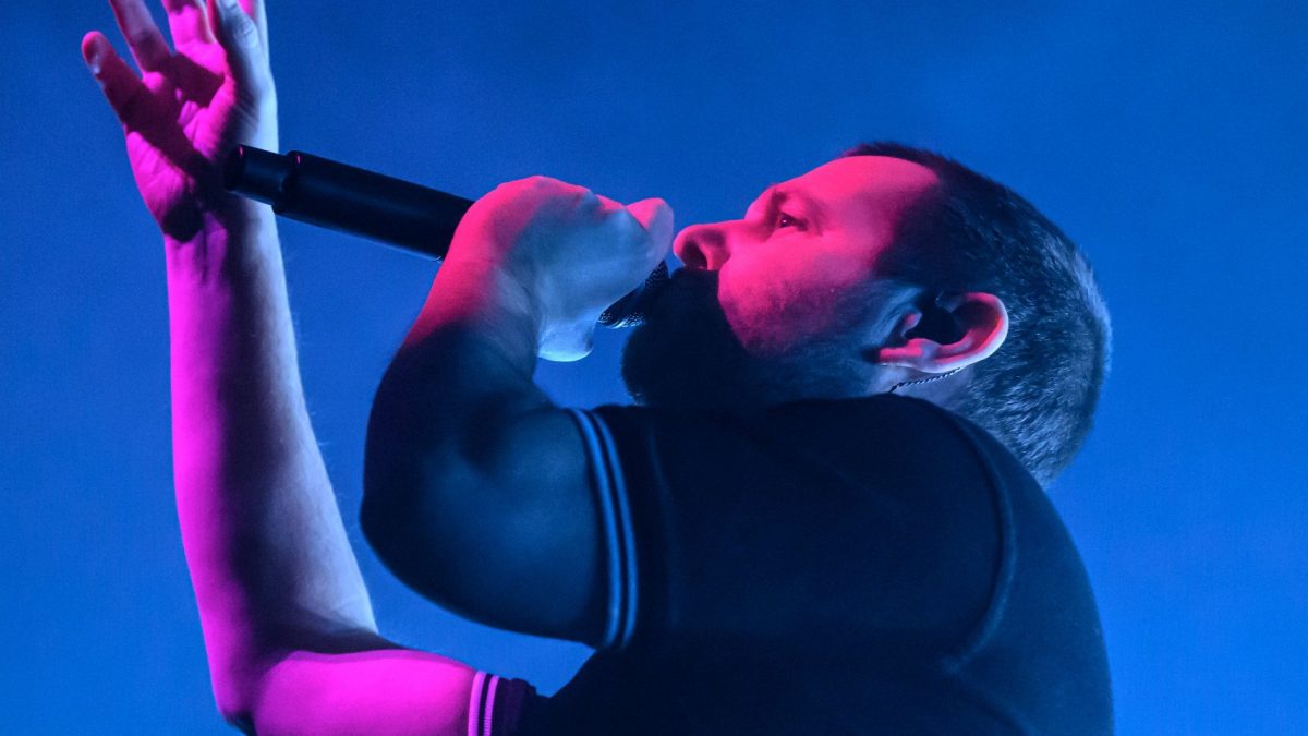 The Streets deliver powerful live rendition of 'A Grand Don't Come for Free' in London