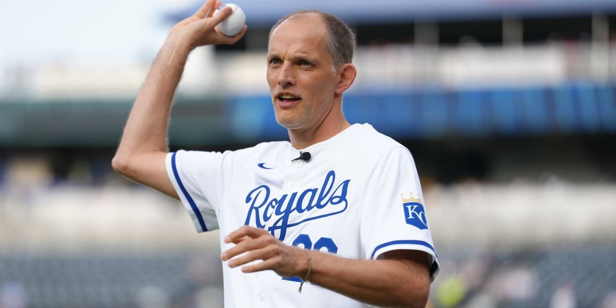 Thomas Tuchel impresses Harry Kane with ceremonial first pitch during England's World Cup campaign