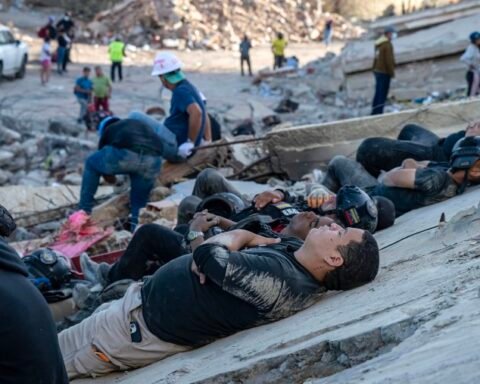 Venezuela earthquake response falters as hopes fade for survivors amidst rising frustration
