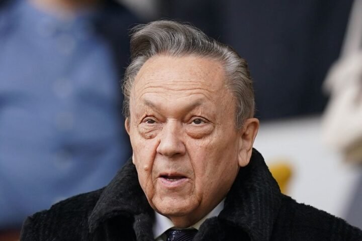 West Ham shareholders express concern over allegations against David Sullivan as ownership deal approaches