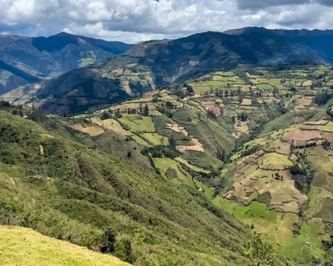 5.5 magnitude earthquake strikes Peru, resulting in at least five fatalities and injuries