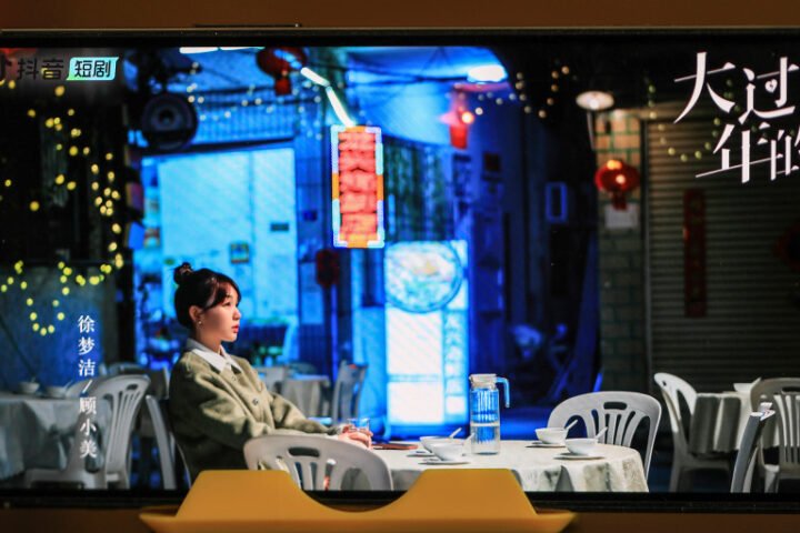 AI revolutionizes China's minidrama industry, leaving traditional actors in uncertainty