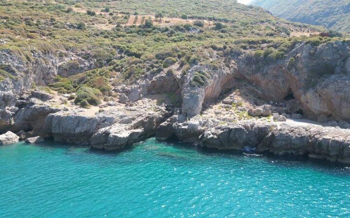 Ancient cave findings suggest cultural exchange between Neanderthals and modern humans