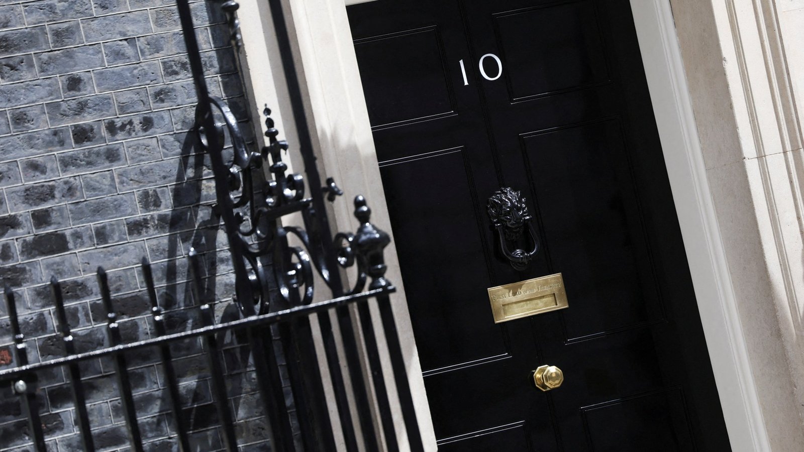 Burnham proposes No10 North to decentralize power from Westminster