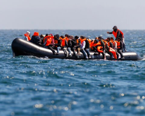 Calls to suspend UK payments to France as record migrant crossings occur