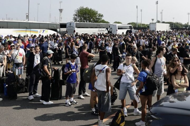 Chaos erupts at World Cup final as fans face delays and ticket issues before Spain-Argentina match