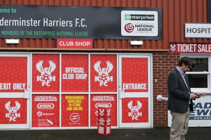 Community unites to offer housing for Kidderminster Harriers players following club appeal
