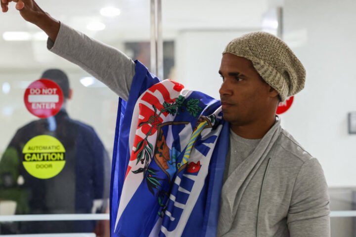 Cuban artist and dissident Luis Manuel Otero Alcántara arrives in the US after prison release