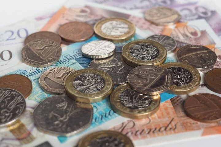 DWP confirms transition to universal credit as two legacy benefits end