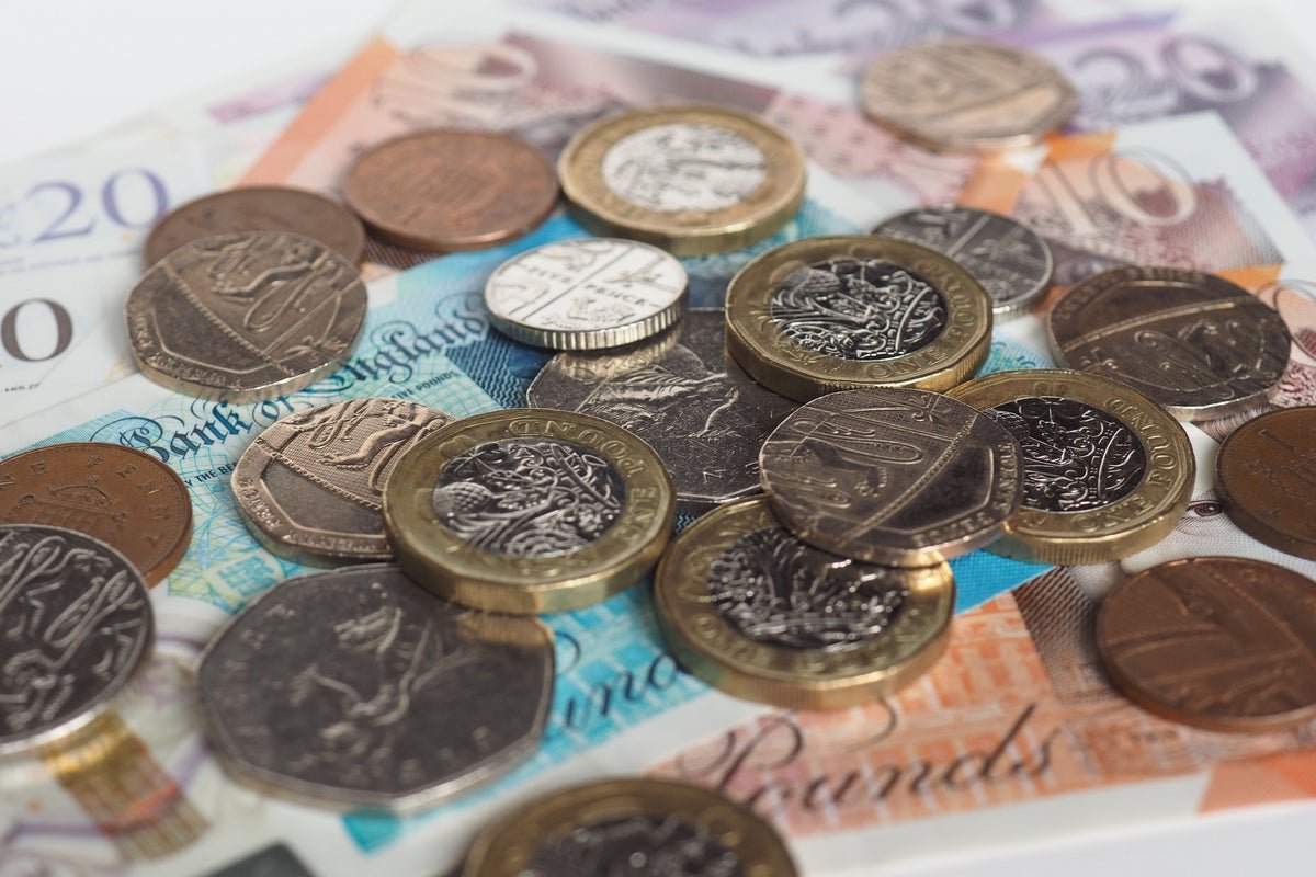 DWP confirms transition to universal credit as two legacy benefits end