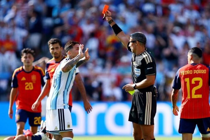 Enzo Fernandez receives red card in World Cup final following controversial challenge on Spain's Pau Cubarsi