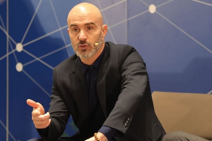 Enzo Maresca avoids discussing Chelsea exit in first Manchester City press conference