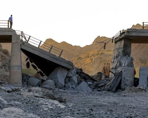 Escalating U.S.-Iran conflict jeopardizes negotiation efforts over Strait of Hormuz
