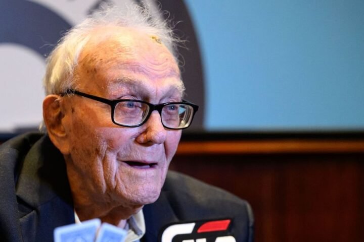 Ivor Parker, 100, joins GGPoker as one of the oldest professional athletes