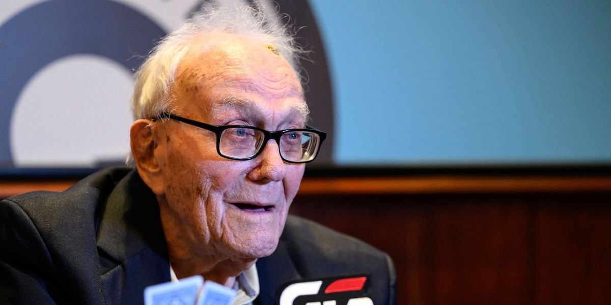 Ivor Parker, 100, joins GGPoker as one of the oldest professional athletes