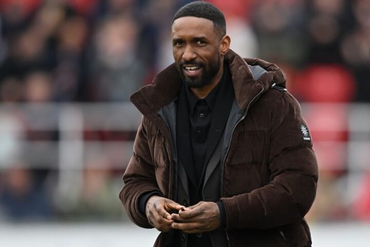 Jermain Defoe leaves Woking managerial role after six matches amid internal tensions
