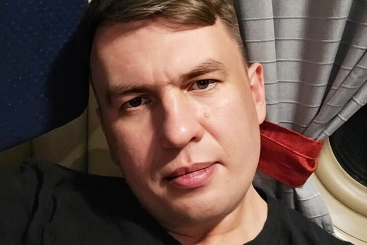 Kremlin intensifies crackdown with arrests of critics Ilya Remeslo and Boris Nadezhdin