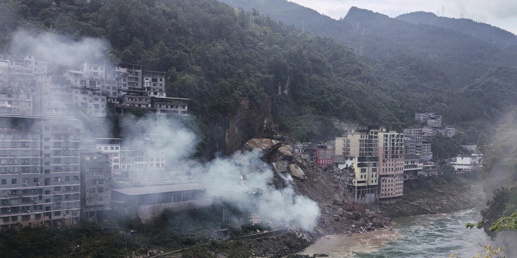 Landslide in southwestern China buries buildings, rescue efforts underway