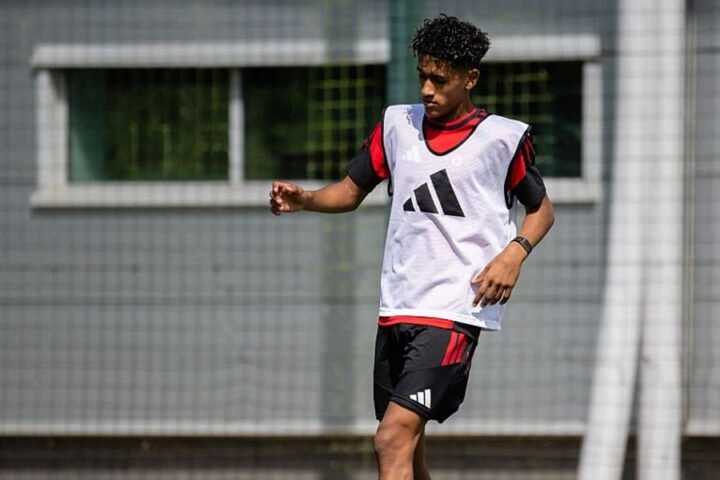 Manchester United includes 15-year-old JJ Gabriel in senior squad for pre-season friendly