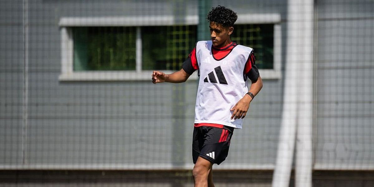 Manchester United includes 15-year-old JJ Gabriel in senior squad for pre-season friendly