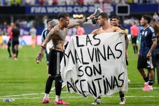 Minister condemns Argentina players' Falklands banner as 'entirely inappropriate' during World Cup celebrations
