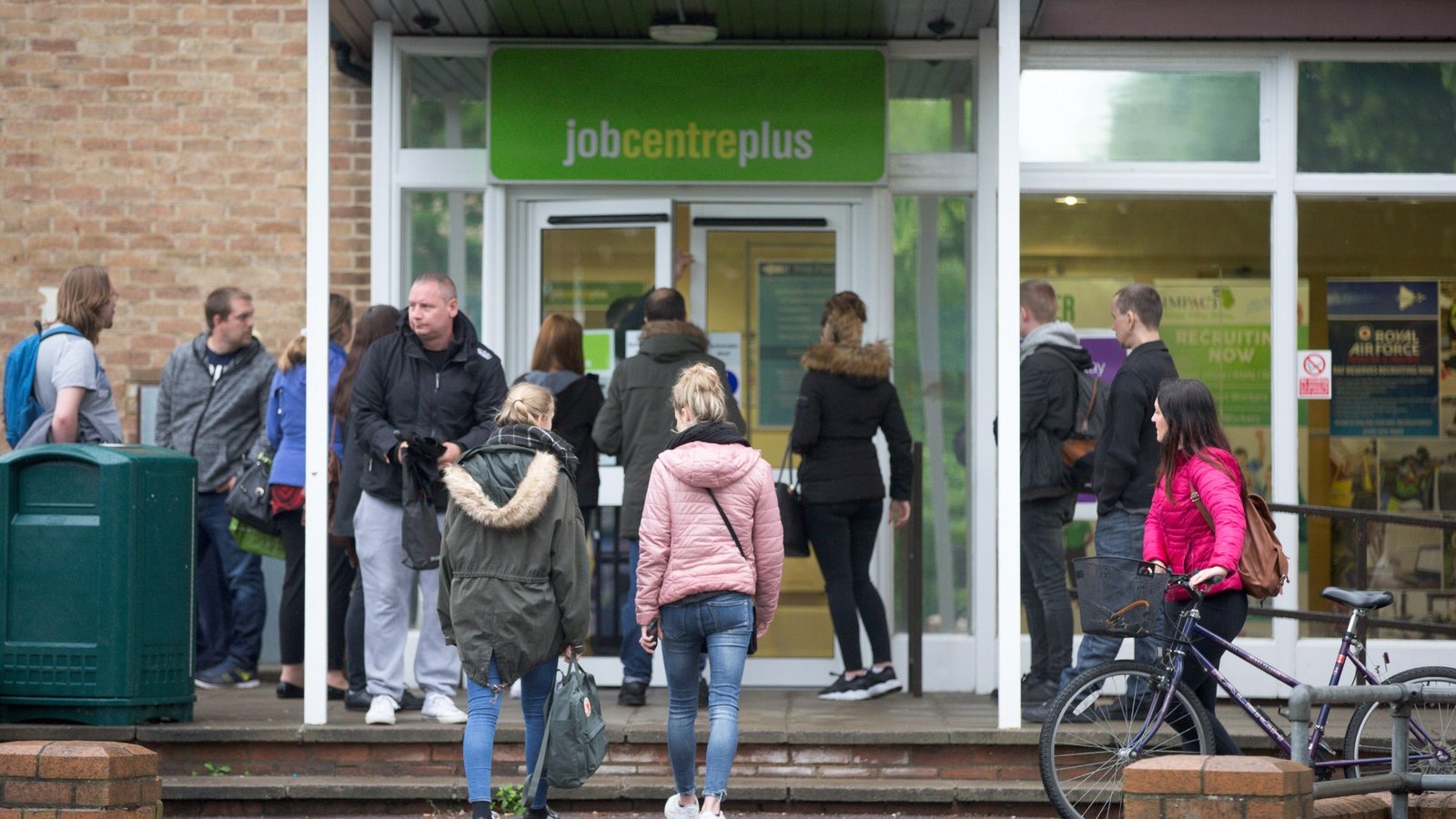 MPs urge tax relief for employers hiring under-25s to address youth unemployment crisis