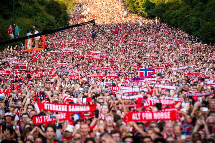 Norway celebrates national football team with massive turnout despite World Cup exit