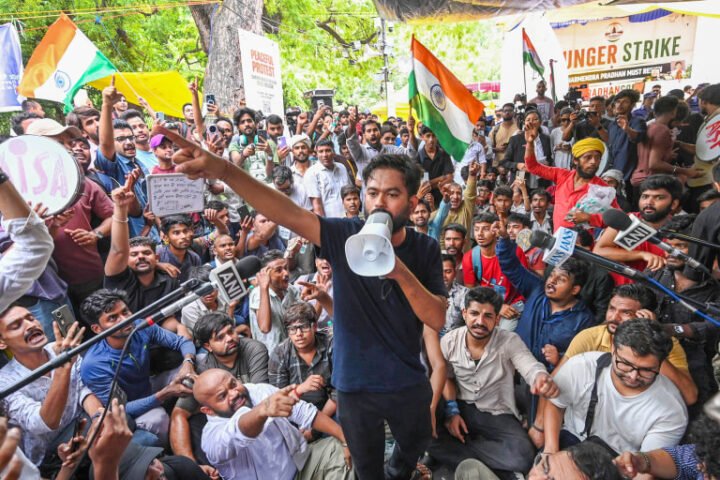 Police clash with supporters of India's Cockroach movement during protest march in New Delhi