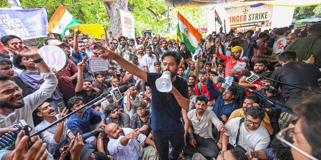 Police clash with supporters of India's Cockroach movement during protest march in New Delhi