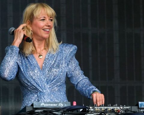 Sara Cox's debut on Radio 2 breakfast show reinvigorates the morning scene