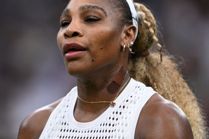 Serena Williams withdraws from Wimbledon doubles due to knee injury