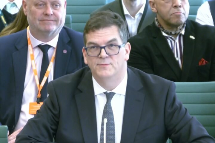 Sir Olly Robbins to sue government over dismissal linked to Mandelson appointment