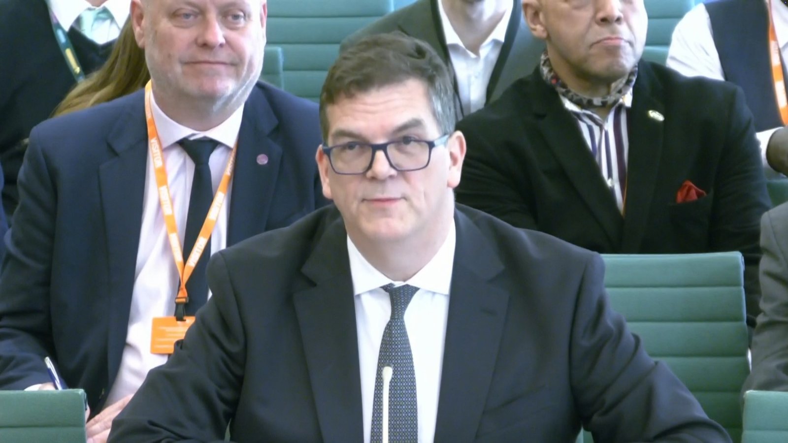 Sir Olly Robbins to sue government over dismissal linked to Mandelson appointment