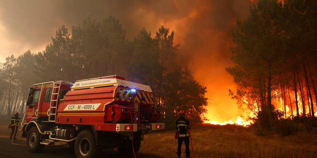 Tens of thousands evacuated as wildfires escalate across Spain and southern France