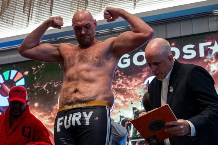 Tyson Fury faces Mariusz Wach in Thailand; fight will not be televised
