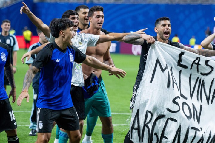 U.K. government calls for FIFA investigation after Argentina players display Falklands banner