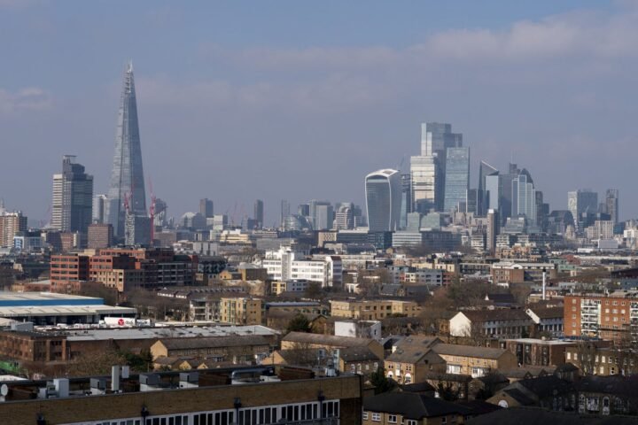 UK economy faces stagnation amid geopolitical tensions and rising energy costs