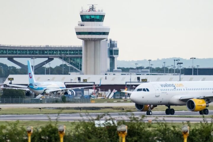 Water supply disruption at Gatwick Airport causes toilet closures and restaurant shutdowns