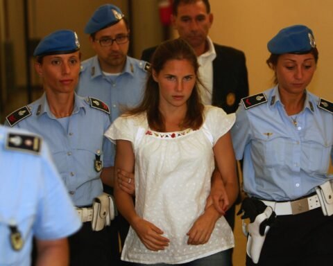 Amanda Knox faces backlash amid Edinburgh Fringe debut comedy show on tragic past