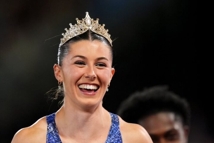 Amy Hunt celebrates historic gold medal win with late-night KFC and family surprise
