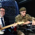 Andy Burnham performs The Smiths with Ukrainian soldiers during Kyiv visit