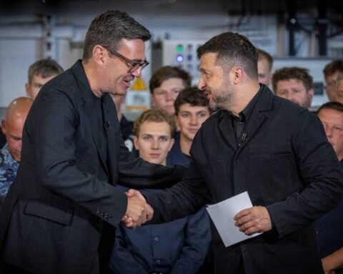 Andy Burnham reaffirms UK support for Ukraine during first foreign visit to Kyiv