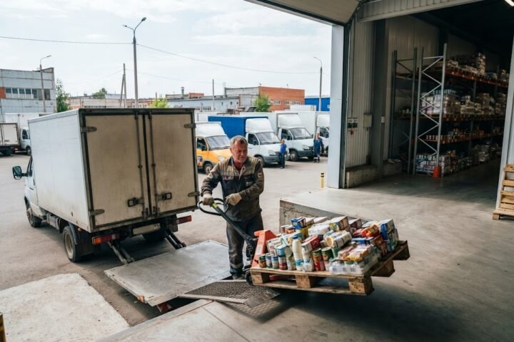 Russian retailers shift delivery costs and drone risks on to suppliers