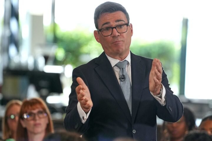 Burnham considers public inquiry into Epstein's activities on UK soil