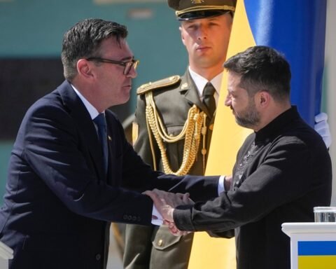 Burnham critiques Putin during Kyiv visit as UK-Russia tensions escalate