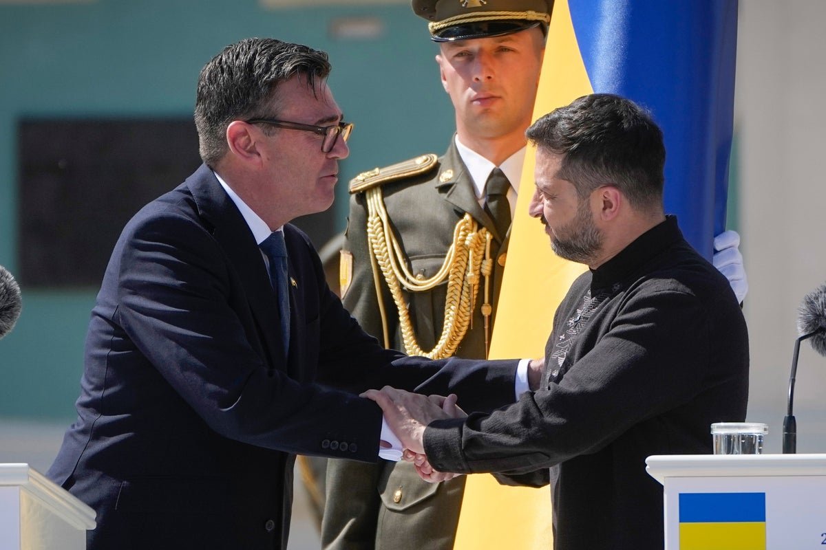 Burnham critiques Putin during Kyiv visit as UK-Russia tensions escalate