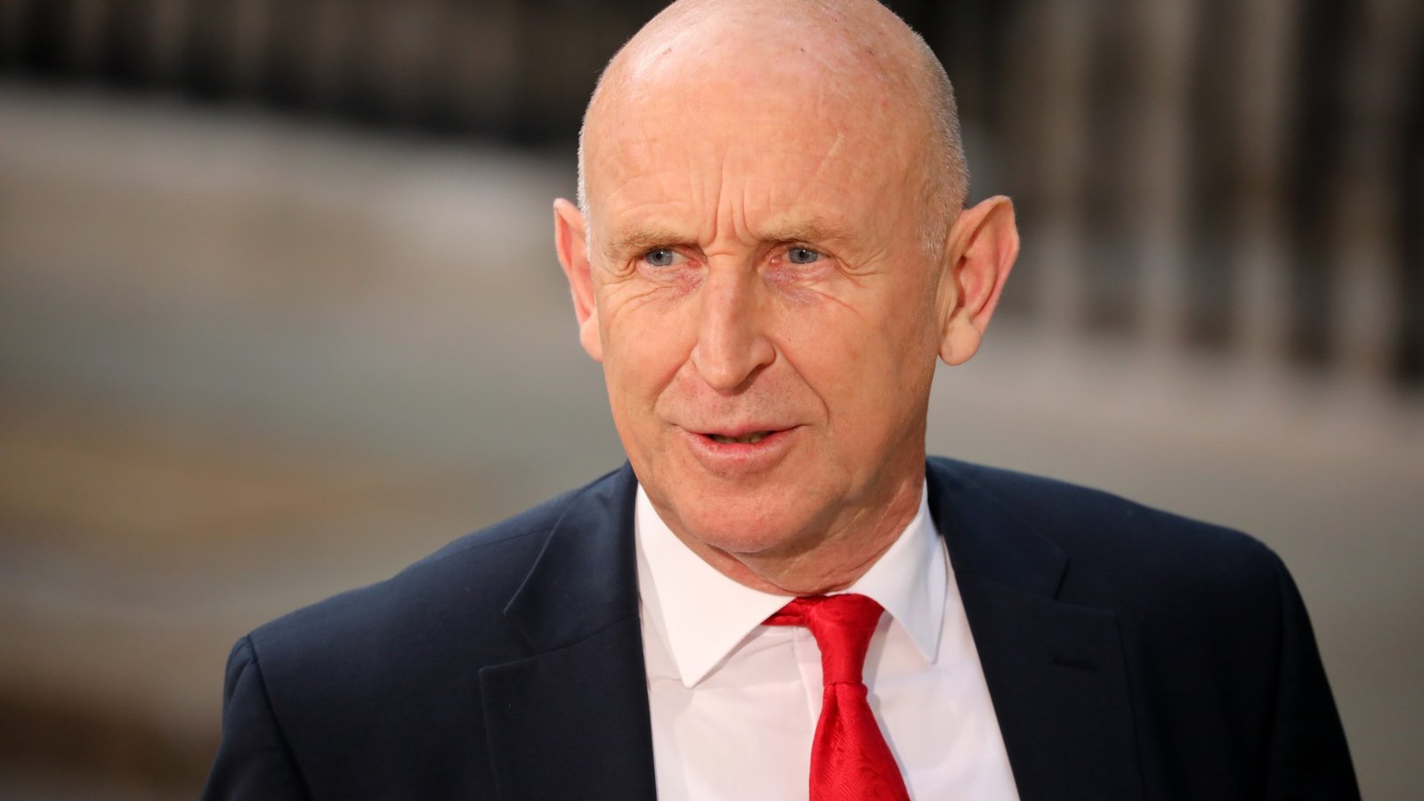 Chancellor urges public to report tax fraud by high street businesses