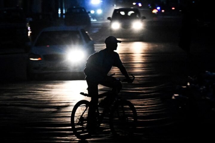 Cuba's electricity grid fails again, leaving millions in darkness amid ongoing fuel shortages